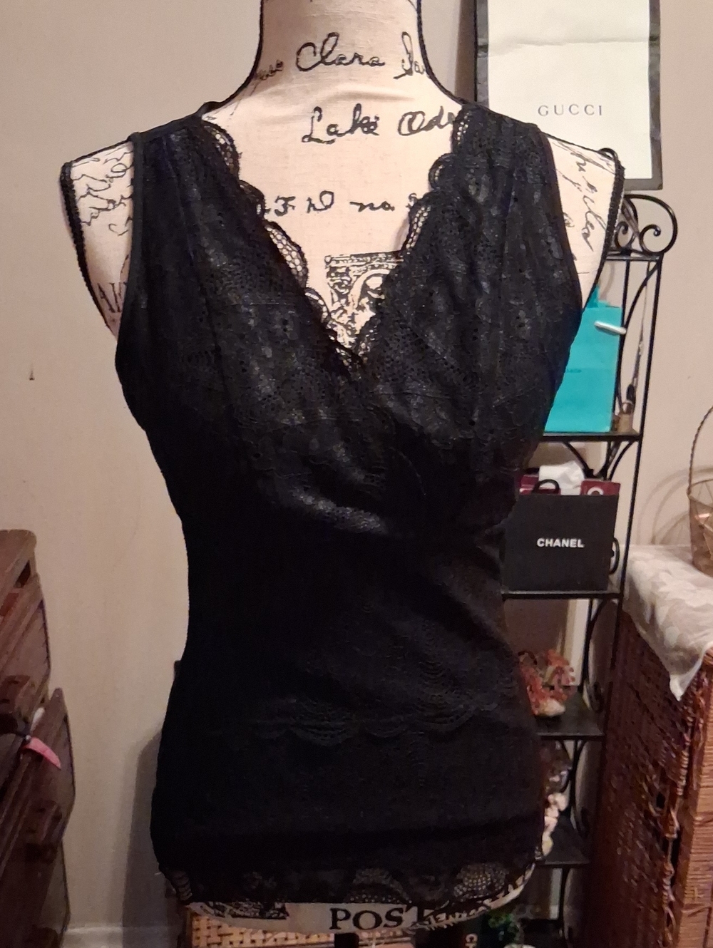 Daisy Fuentes Black Lace V-Neck Overlay Women’s Sleeveless Dressy Top Size Small